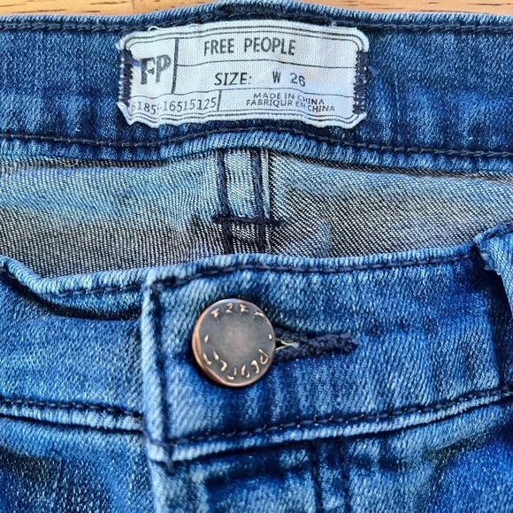 Free People Fishnet Skinny Jean in Tupelo Blue Size 26 With Button Fly - Picture 2 of 12